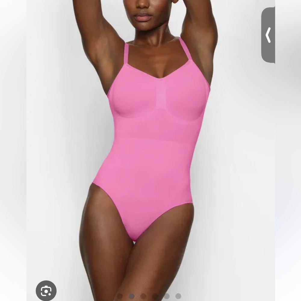 SKIMS SCULPTING BODYSUIT WITH SNAPS
